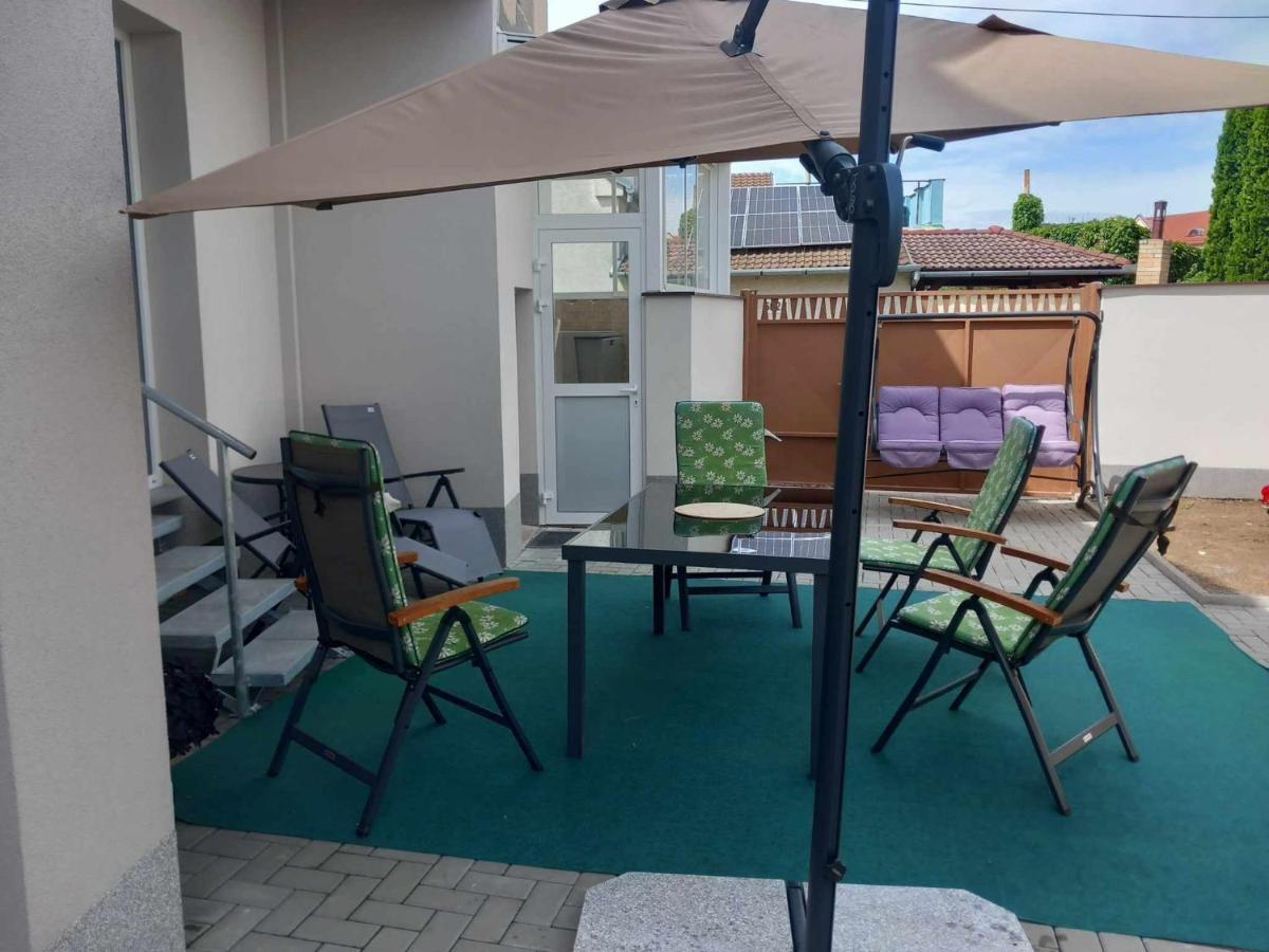 V Centru Apartment Lanzhot ภายนอก รูปภาพ